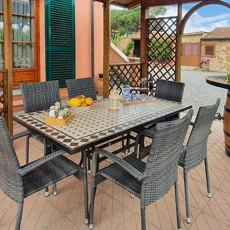 Lovely Apartment In Cecina Διαμέρισμα